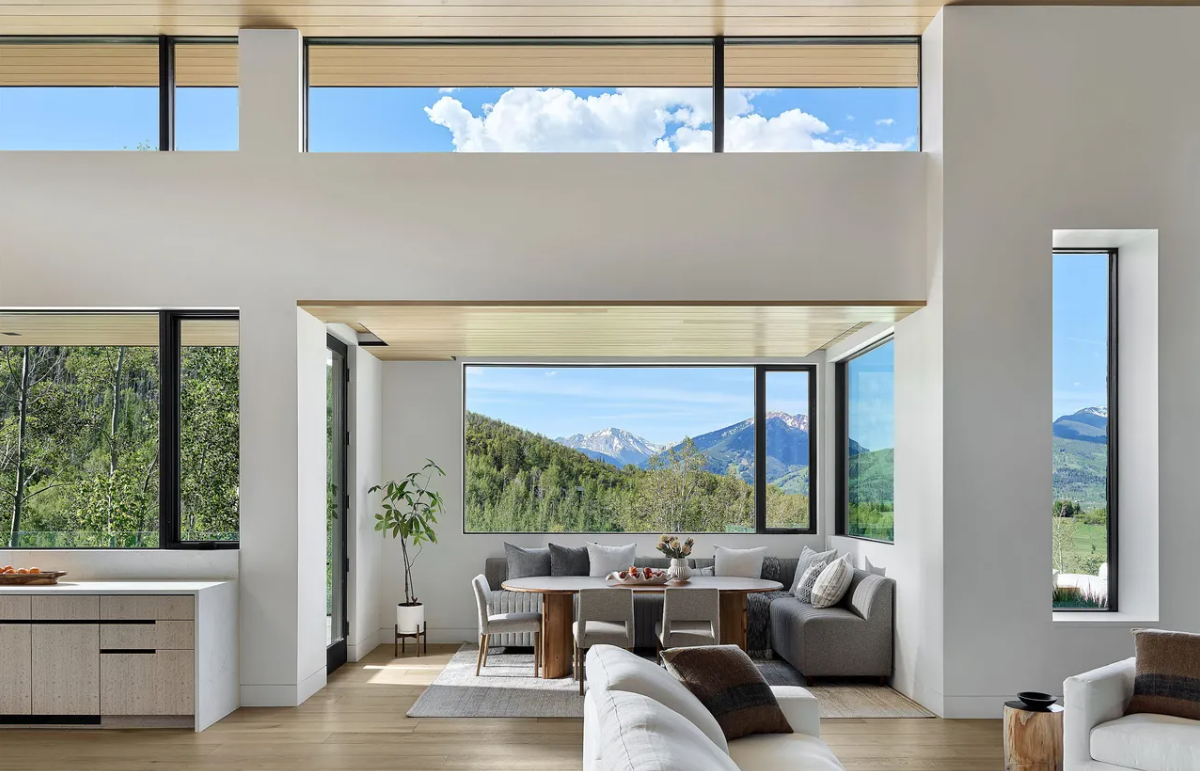 401 Carroll Dr. breakfast nook